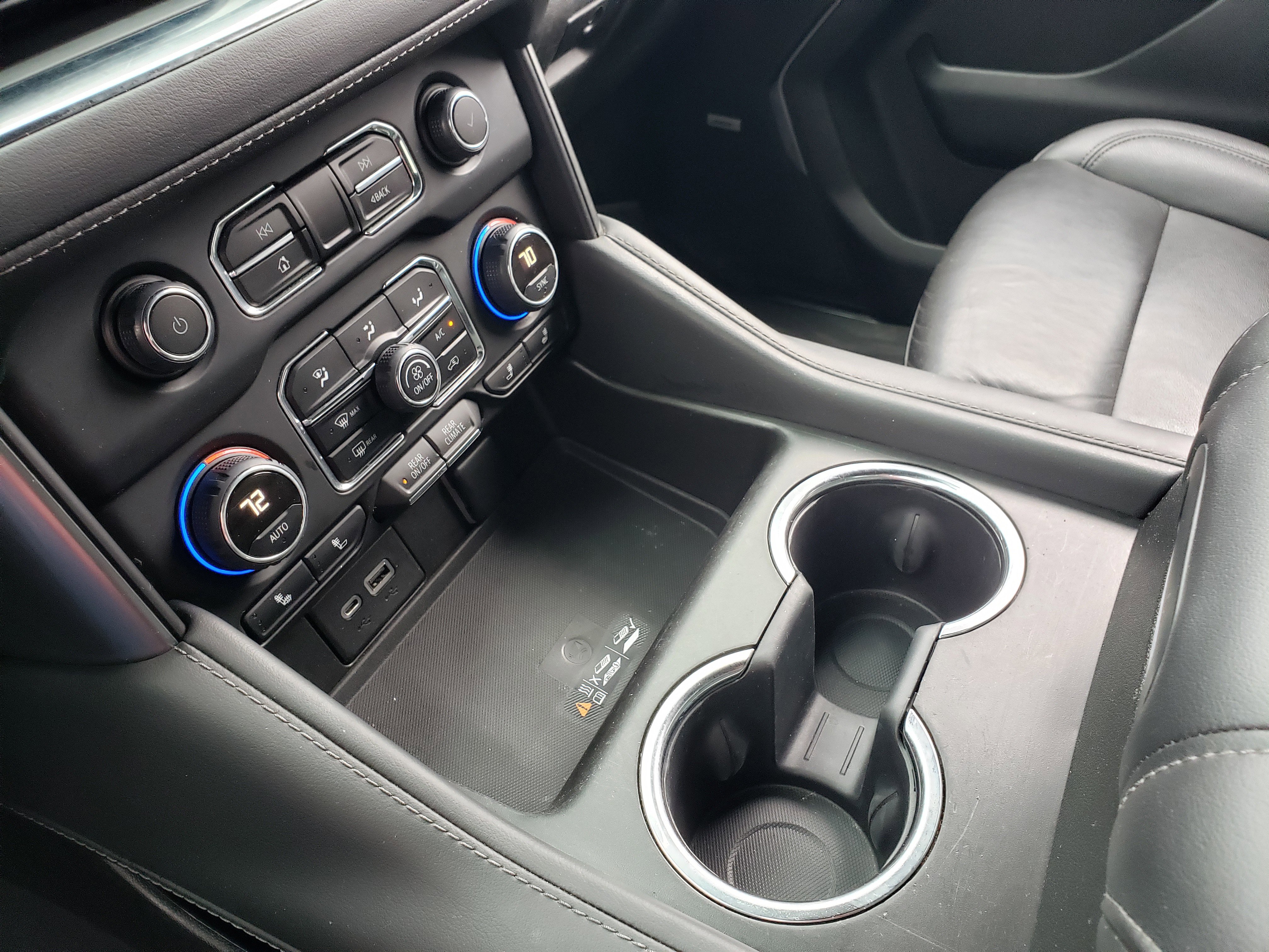 Used 2022 Chevrolet Suburban Z71 w/ Luxury Package image 24