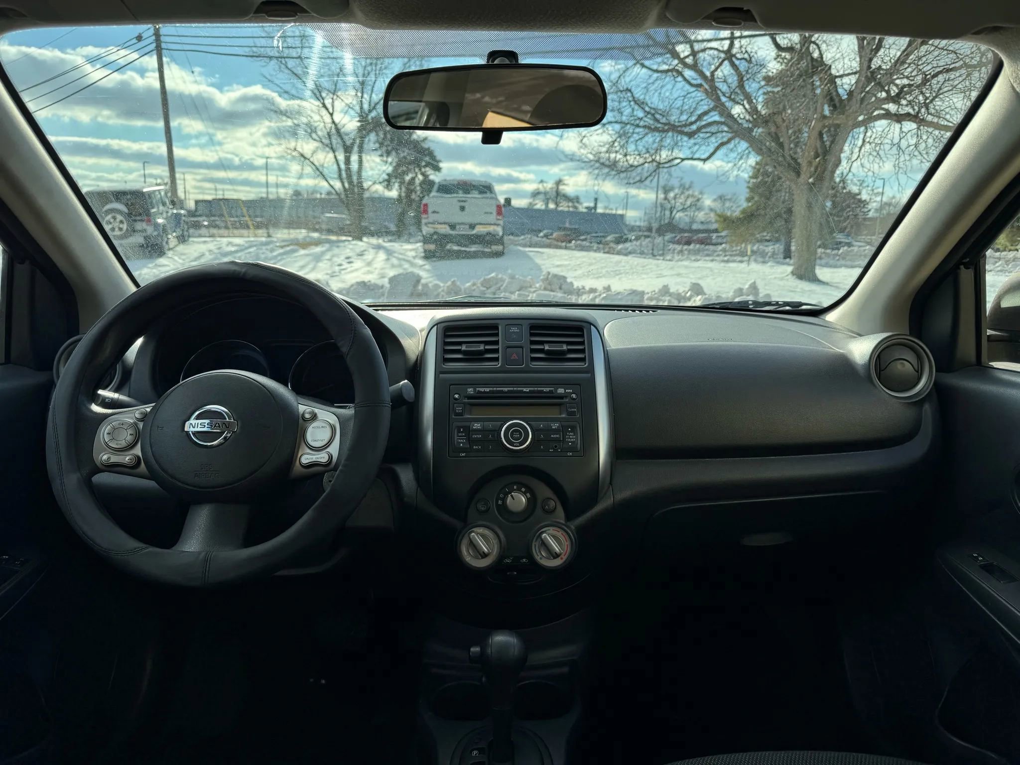 Used 2012 Nissan Versa SV w/ Convenience Pkg image 13