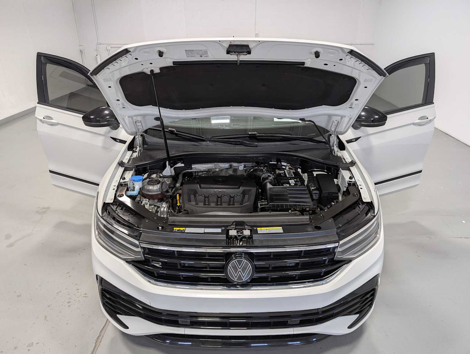 Used 2022 Volkswagen Tiguan SE R-Line AWD/4WD image 13