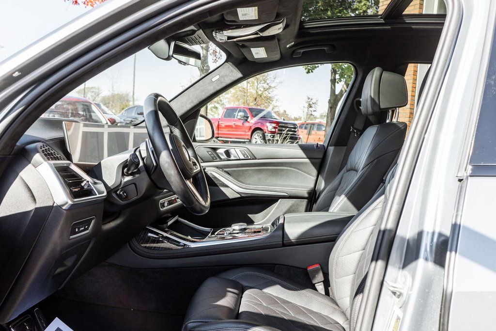 Used 2024 BMW X7 xDrive40i w/ M Sport Package image 22