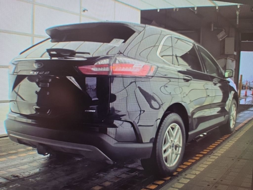 Used 2022 Ford Edge SEL w/ Convenience Package image 3
