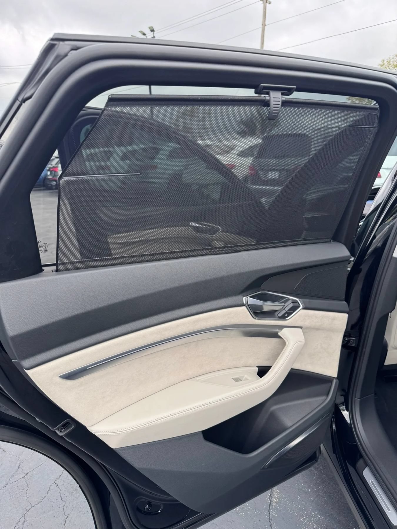 Used 2019 Audi e-tron Prestige w/ Prestige Package AWD/4WD image 36