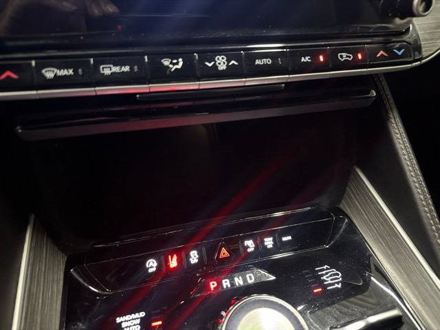 Used 2024 Jeep Wagoneer Series III AWD/4WD image 25