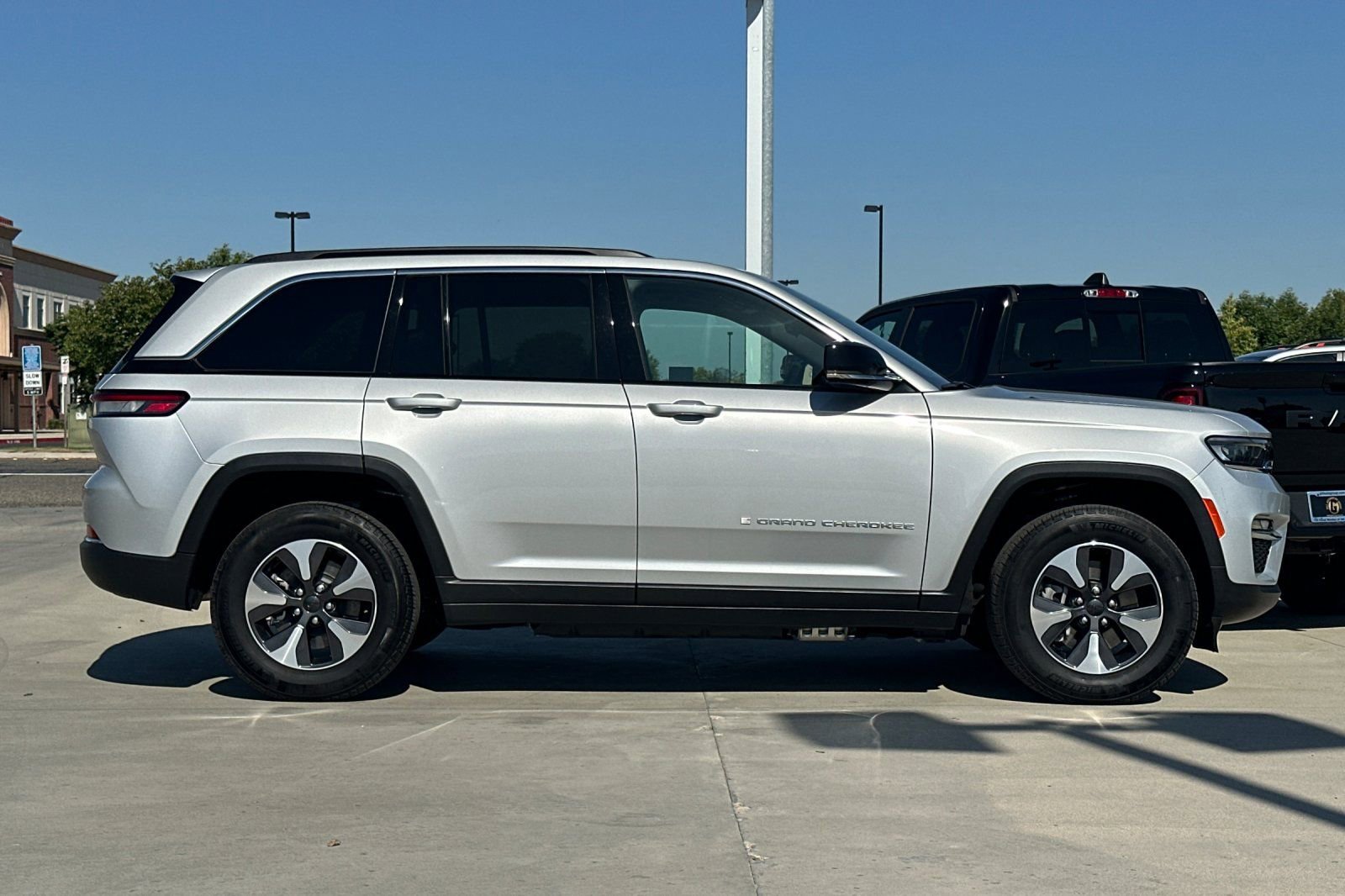 Used 2024 Jeep Grand Cherokee Limited 4xe AWD/4WD image 7