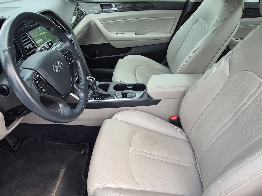 Used 2015 Hyundai Sonata Limited w/ Option Group 06 FWD image 12