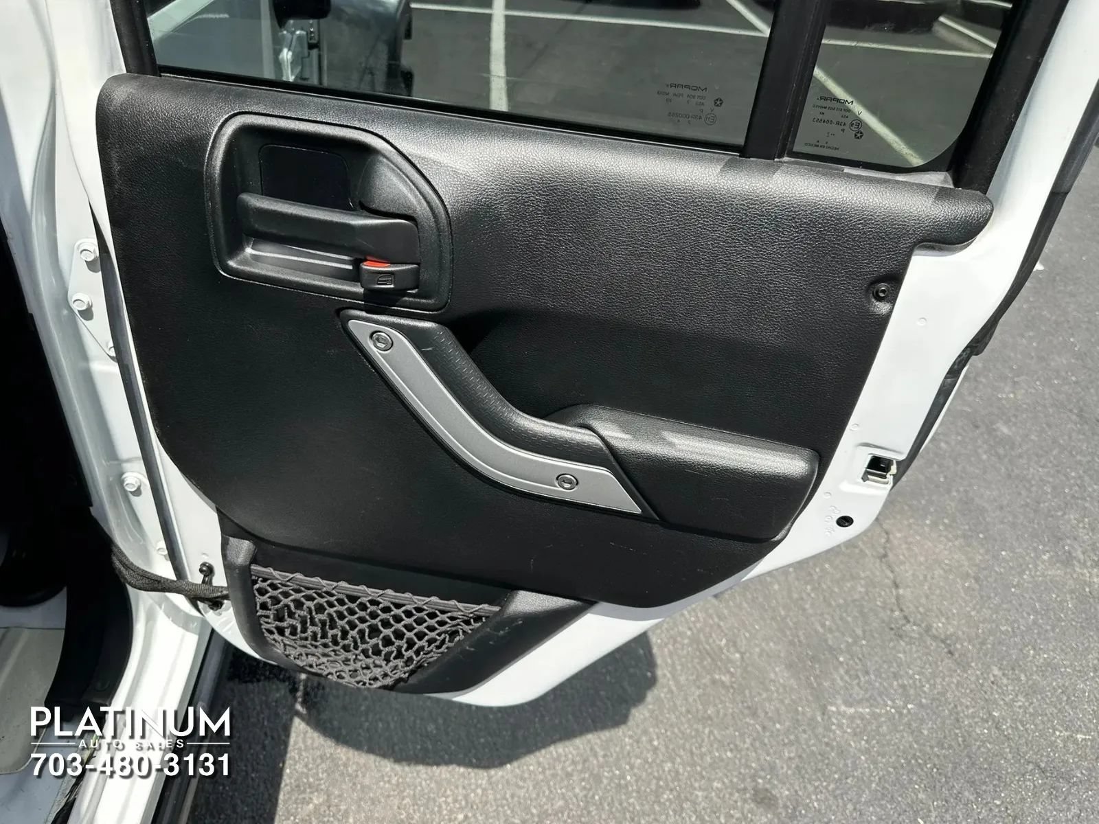 Used 2017 Jeep Wrangler Unlimited Rubicon w/ Connectivity Group AWD/4WD image 12