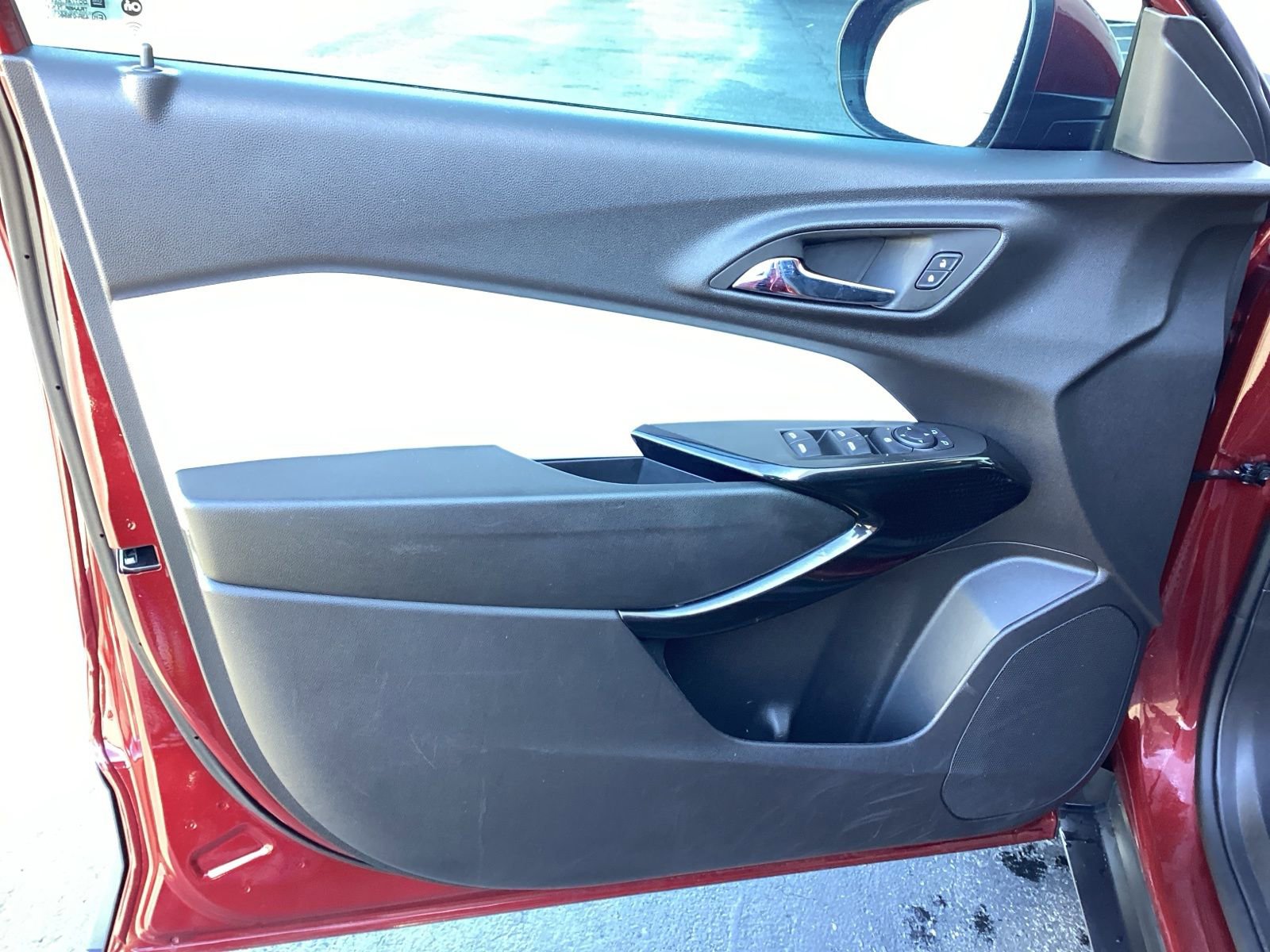 Used 2025 Chevrolet Trax LT image 21