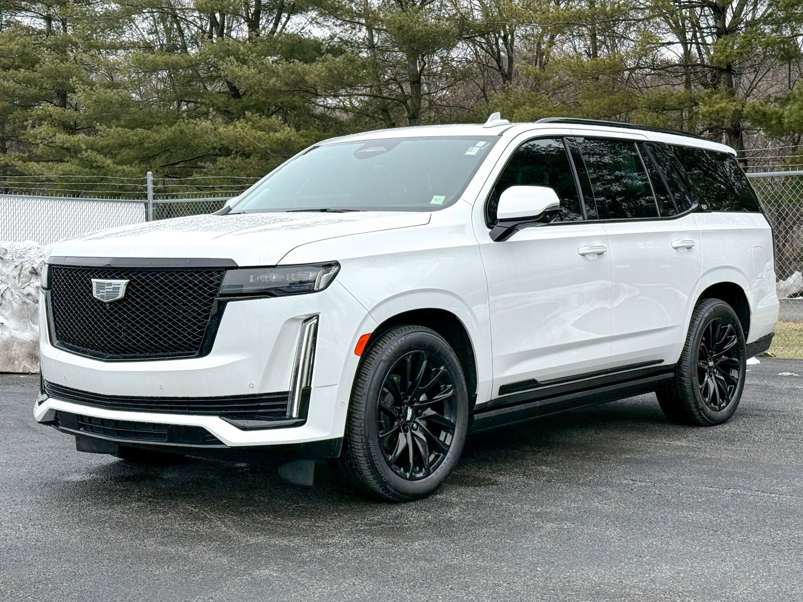 Used 2022 Cadillac Escalade Sport Platinum w/ LPO, ONYX Package image 3