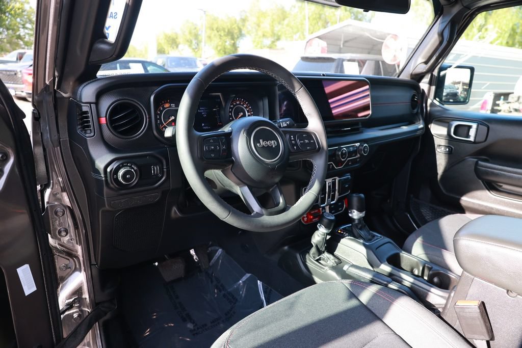 Used 2025 Jeep Wrangler Unlimited Rubicon AWD/4WD image 14
