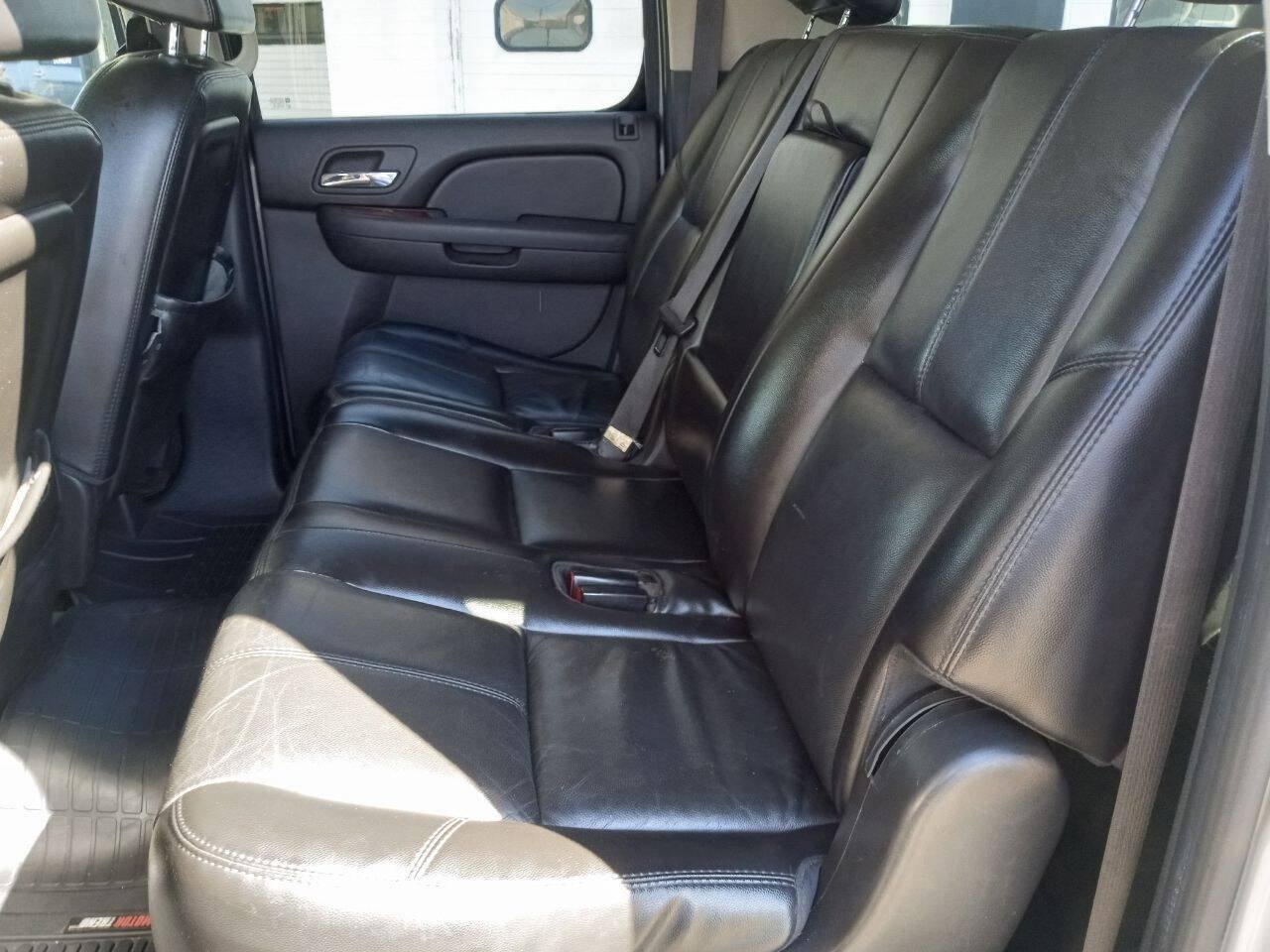 Used 2007 Chevrolet Suburban LTZ w/ LTZ Preferred Equipment Group AWD/4WD image 10