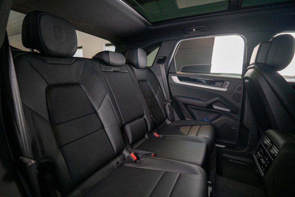 New 2025 Porsche Cayenne AWD/4WD image 19