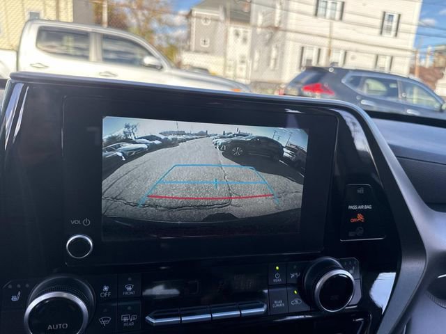 Used 2023 Toyota Highlander XLE image 27
