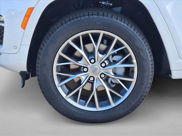 New 2025 Jeep Grand Cherokee Summit image 18