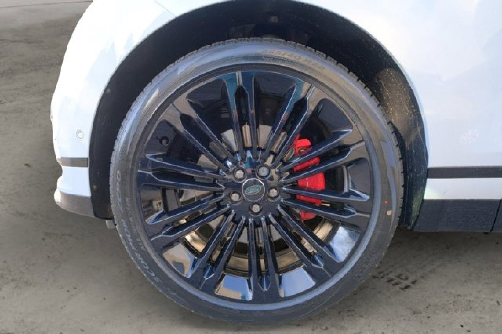 New 2025 Land Rover Range Rover Velar Dynamic SE image 10