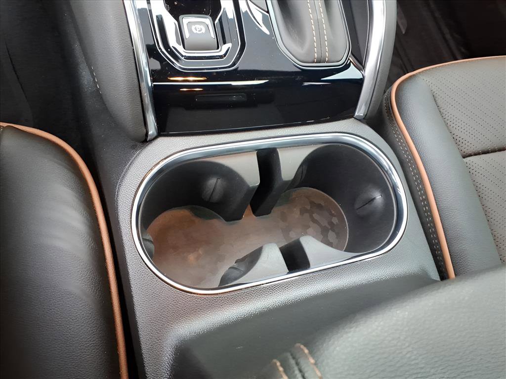 Used 2025 GMC Canyon AT4 w/ Technology Plus Package image 18