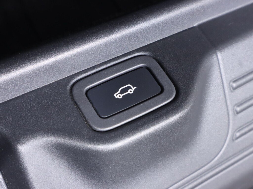 Used 2015 Land Rover Range Rover Supercharged AWD/4WD image 37