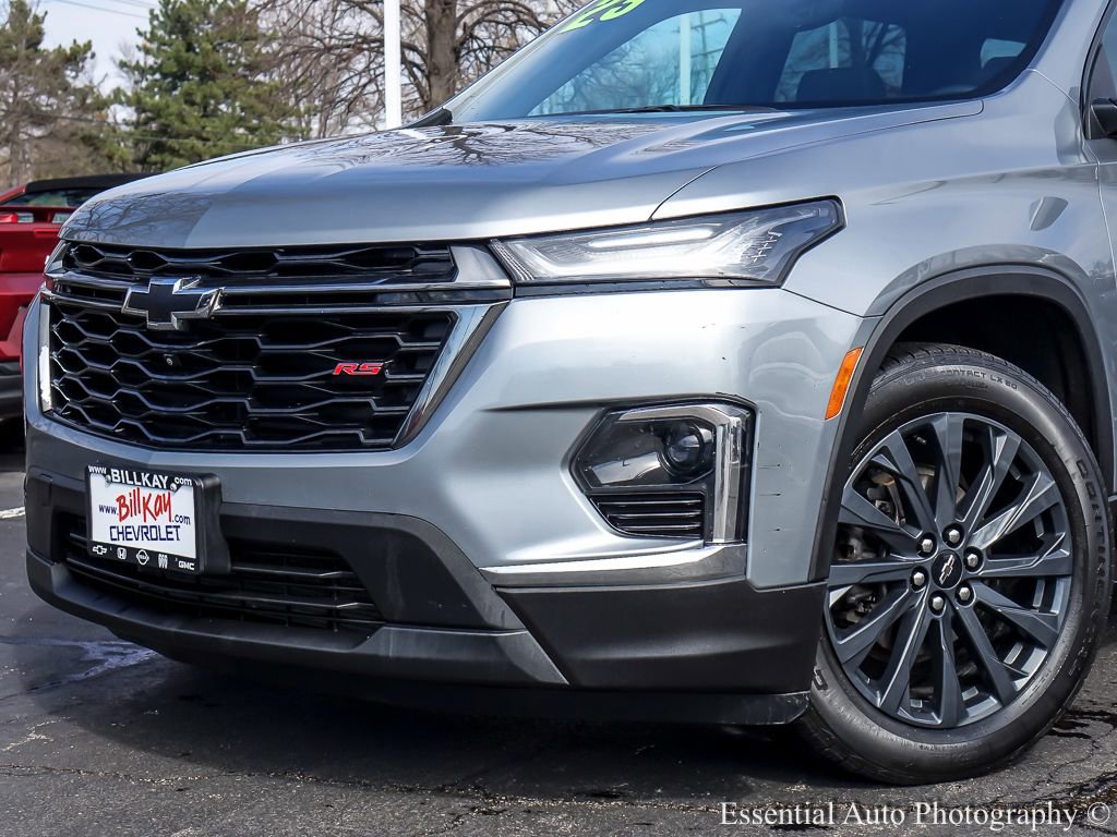 Used 2023 Chevrolet Traverse RS image 3