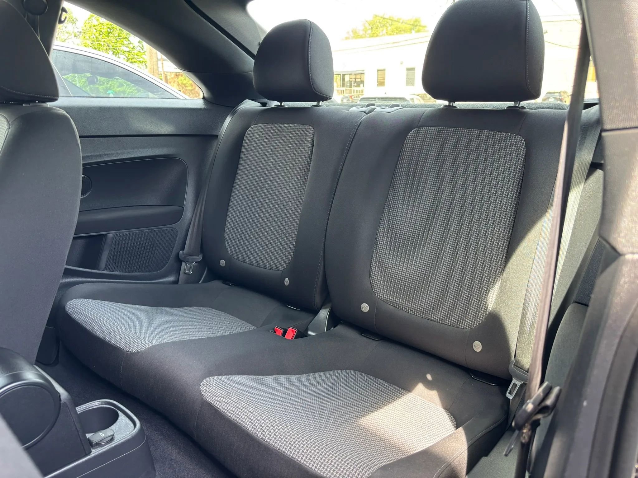 Used 2019 Volkswagen Beetle 2.0T S image 40