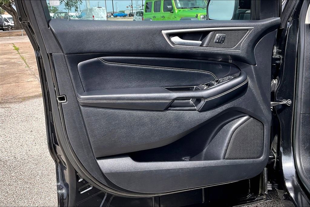 Used 2015 Ford Edge Titanium w/ Technology Package image 17