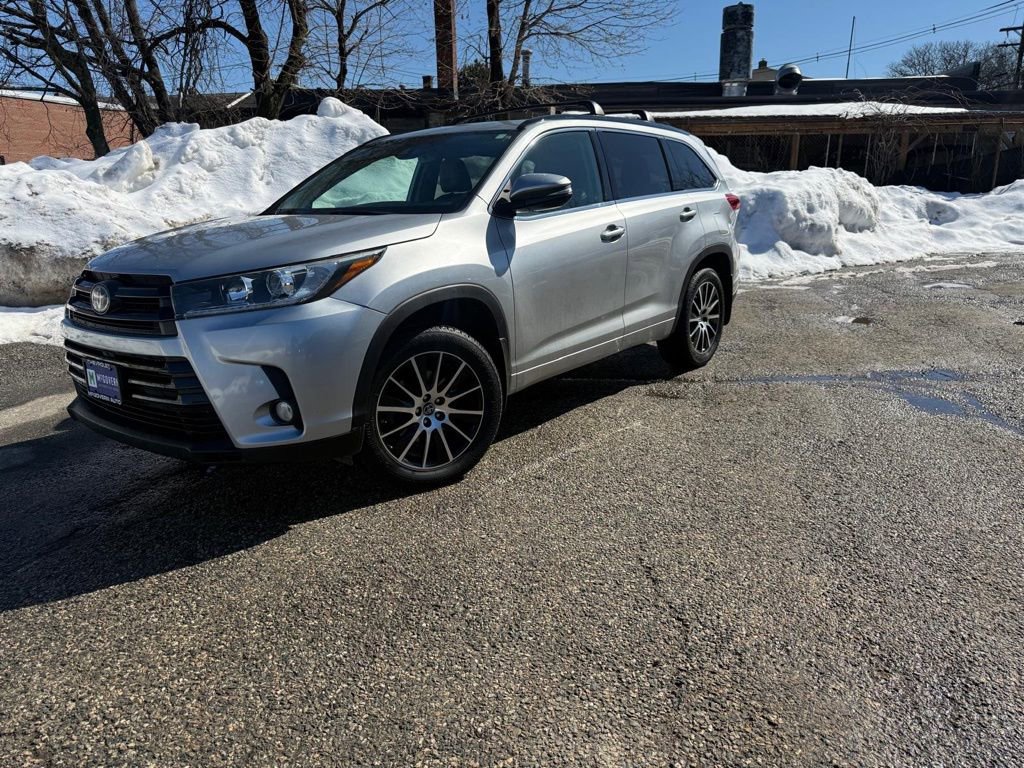 Used 2018 Toyota Highlander SE
