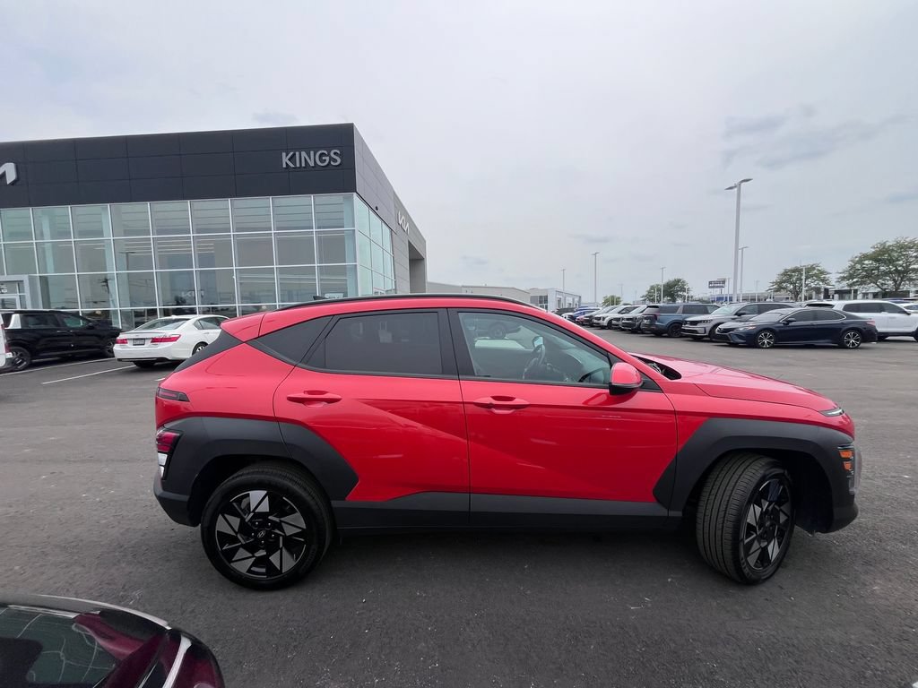 Used 2024 Hyundai Kona SEL AWD/4WD image 2
