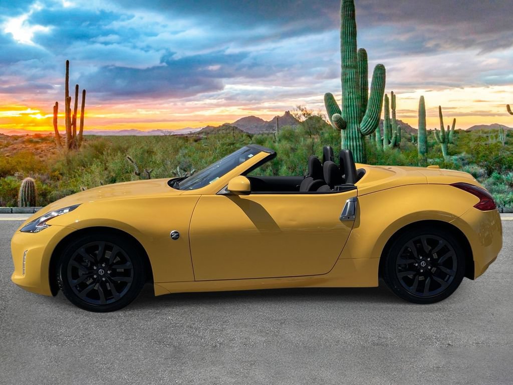 Used 2018 Nissan 370Z Roadster RWD image 6