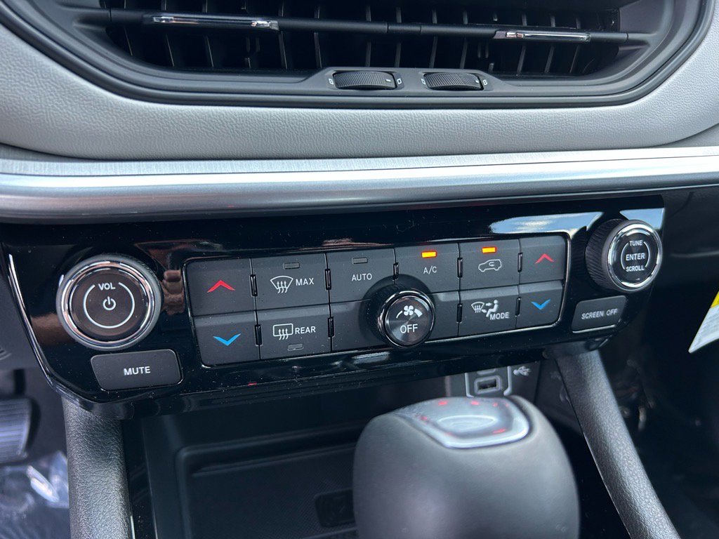 New 2025 Jeep Compass Limited image 25