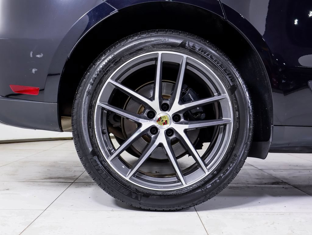 Certified 2023 Porsche Macan AWD/4WD image 24