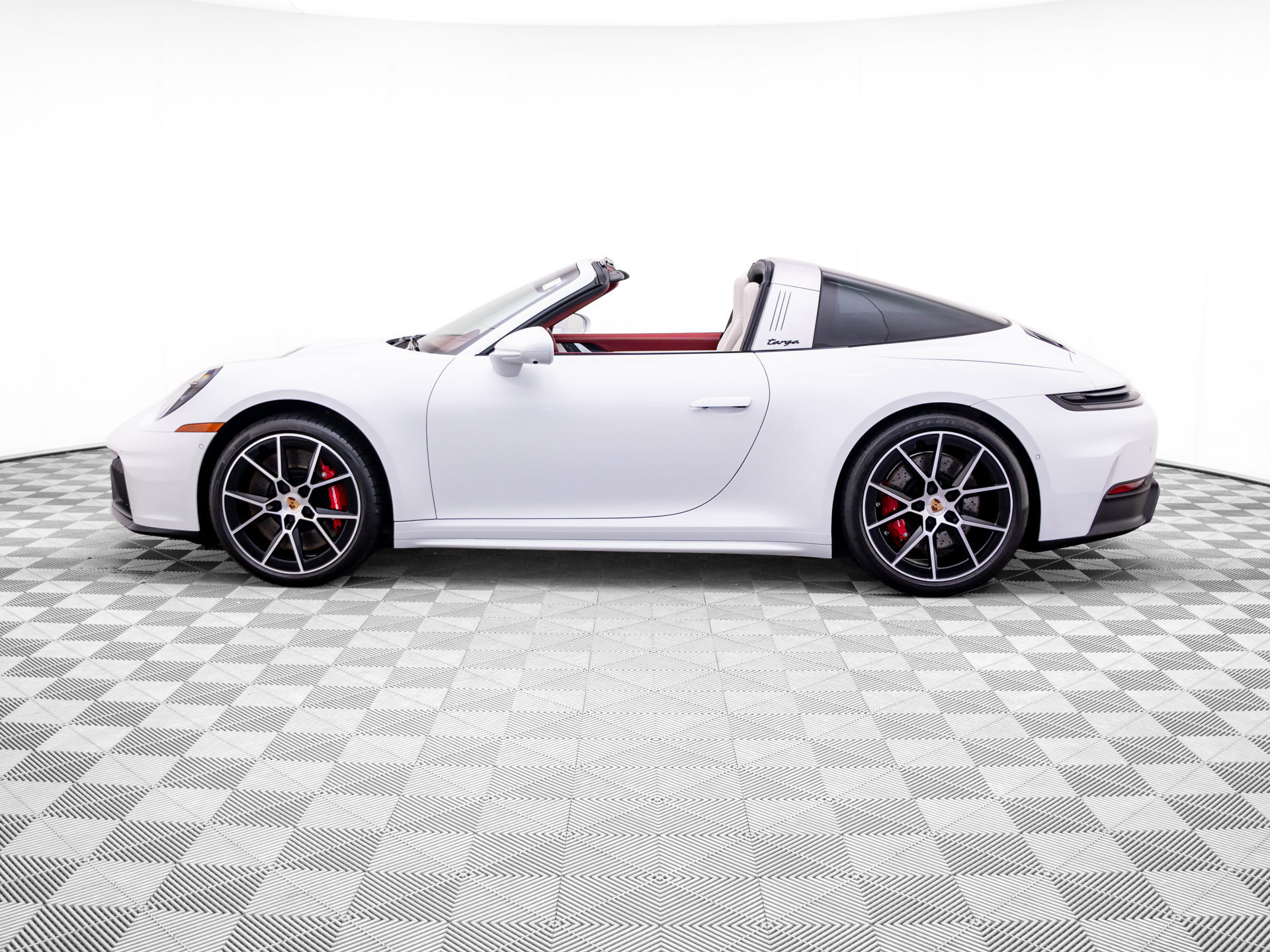 Certified 2026 Porsche 911 Targa 4 GTS AWD/4WD image 2