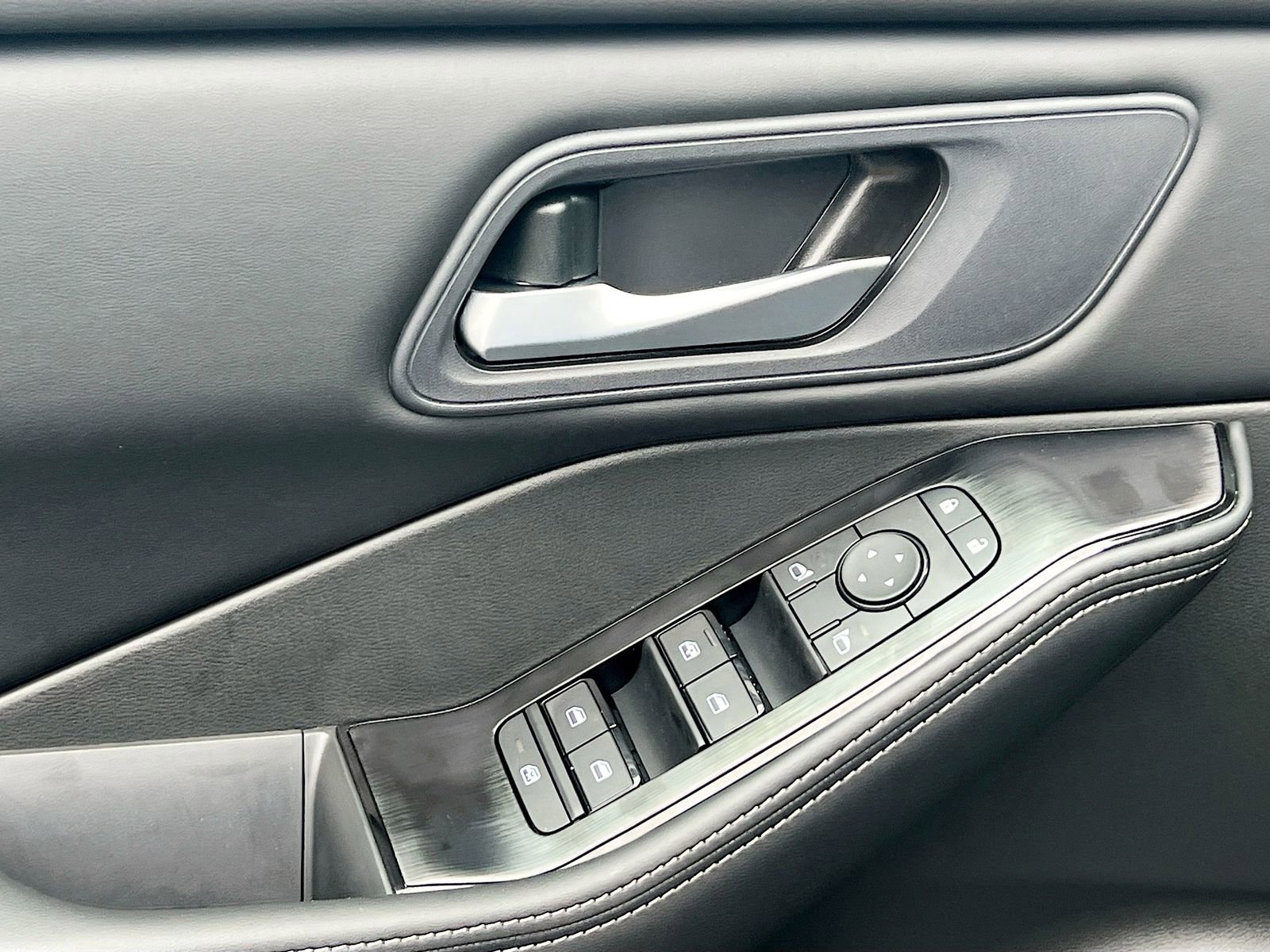 New 2026 Nissan Rogue SV image 17