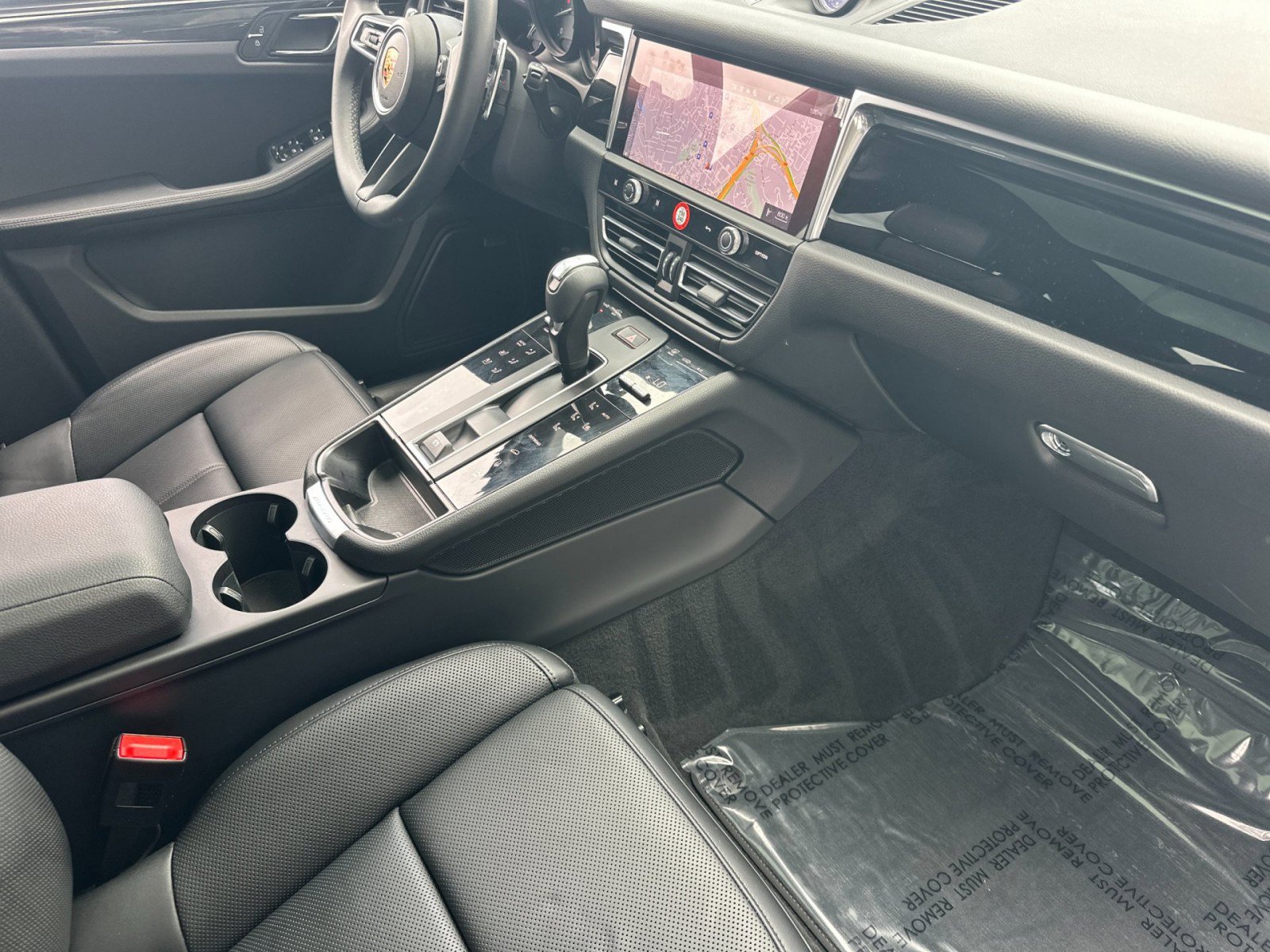 Used 2025 Porsche Macan image 16