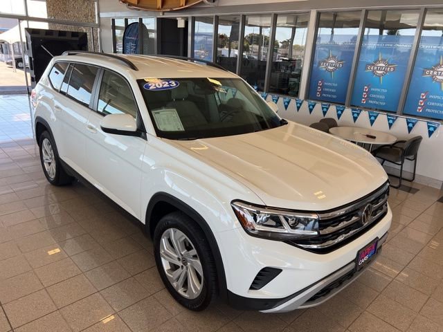 Used 2023 Volkswagen Atlas SE image 2