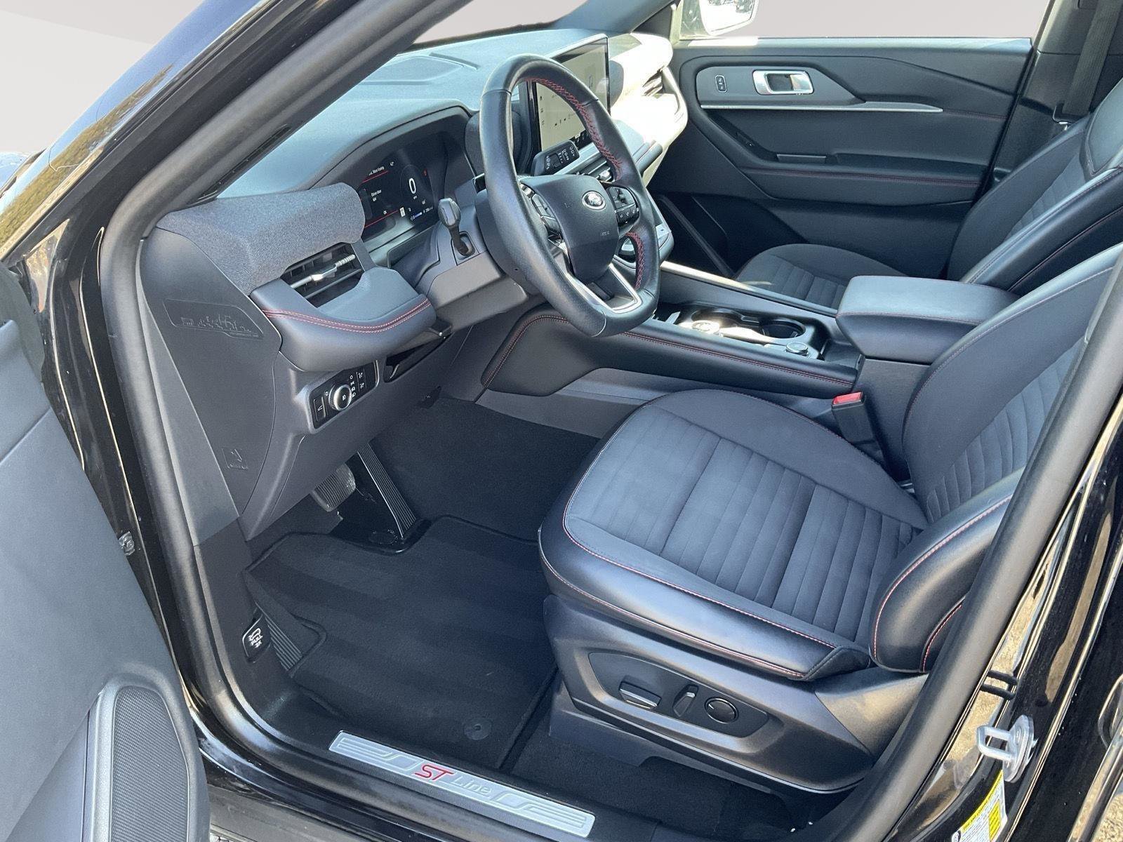Used 2025 Ford Explorer ST-Line image 19