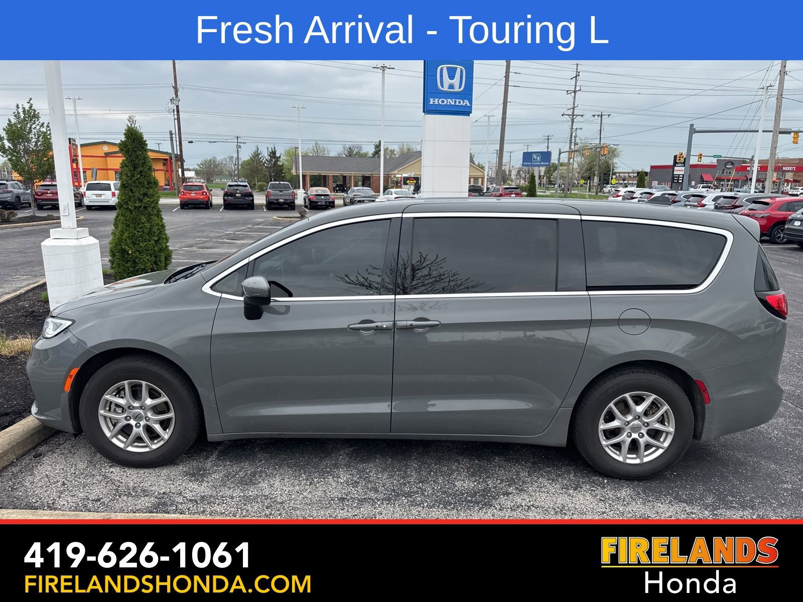 Used 2023 Chrysler Pacifica Touring-L
