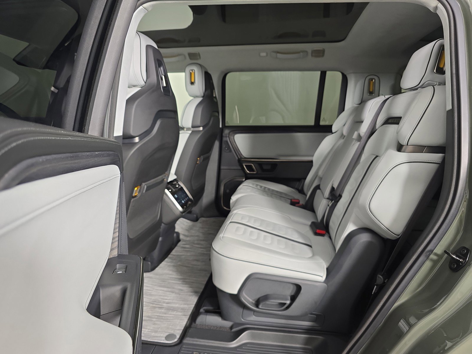 Used 2023 Rivian R1S Launch Edition image 21