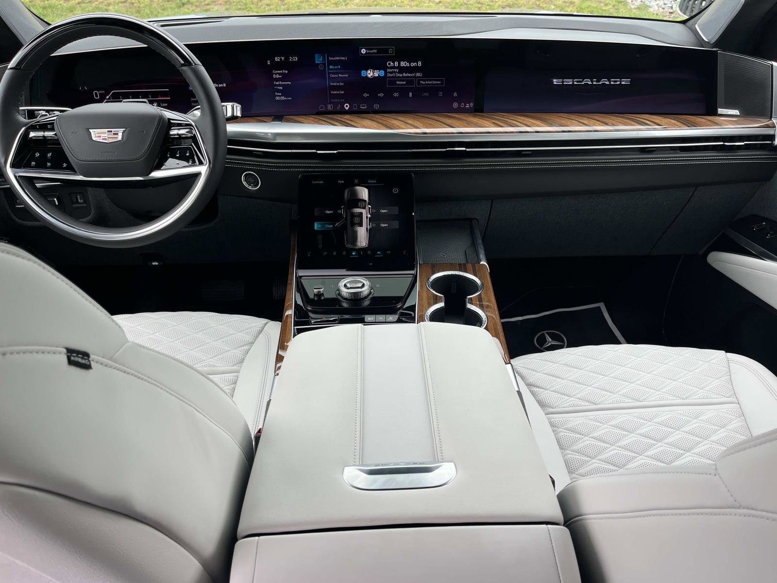 Used 2026 Cadillac Escalade Platinum Sport AWD/4WD image 15