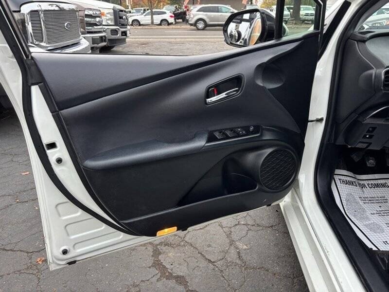 Used 2019 Toyota Prius Prime Premium w/ Carpet Mat Package FWD image 11