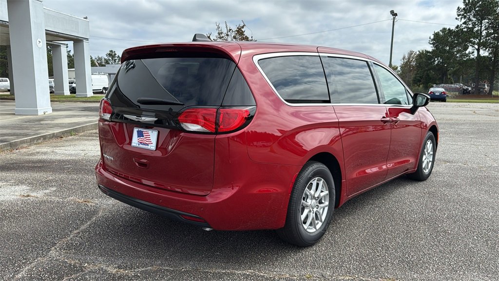 New 2026 Chrysler Voyager LX image 8