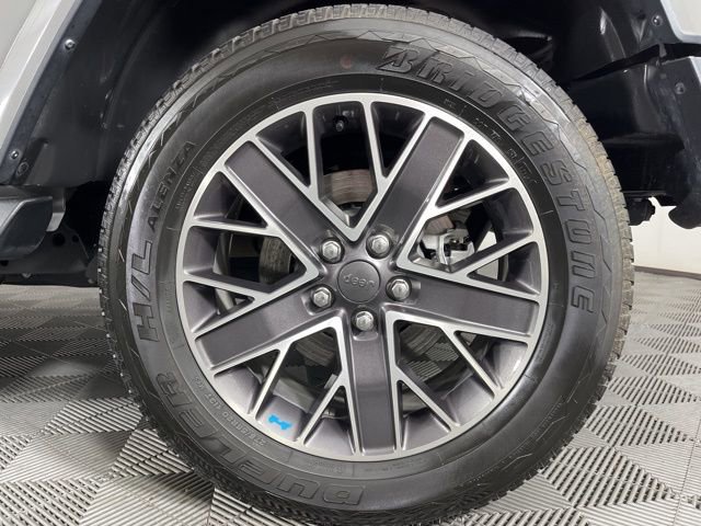 Used 2023 Jeep Wrangler Unlimited Sahara w/ Cold Weather Group image 13