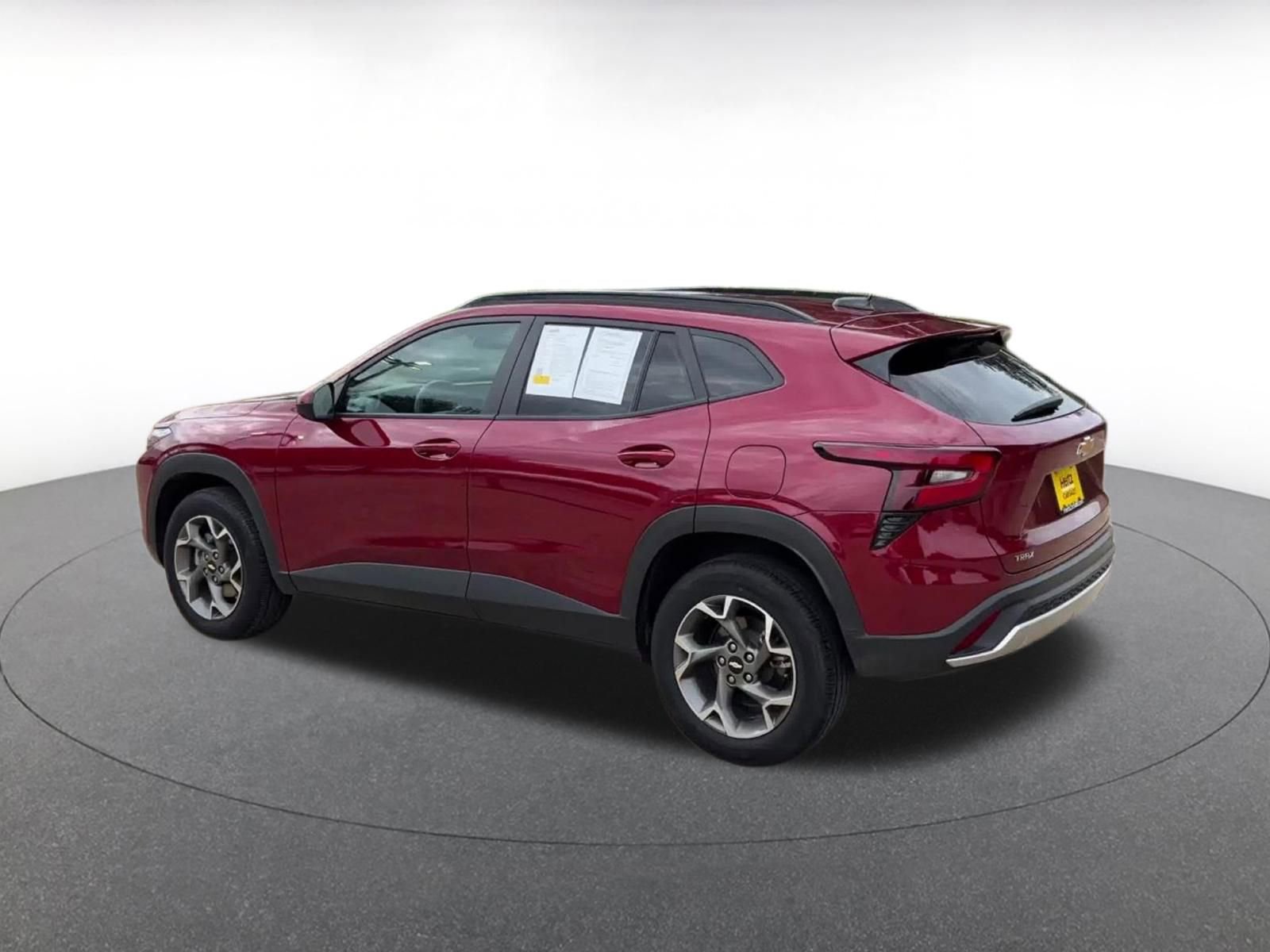 Used 2025 Chevrolet Trax LT FWD image 10