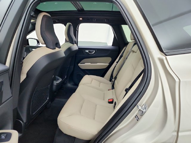Certified 2026 Volvo XC60 B5 Plus AWD/4WD image 30