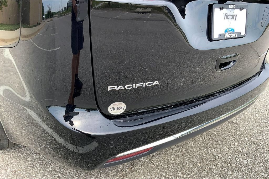 Used 2026 Chrysler Pacifica Limited FWD image 31