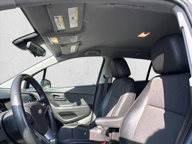Used 2017 Chevrolet Trax LT w/ LT Convenience Package FWD image 10