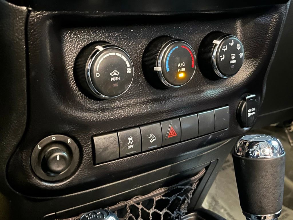 Used 2015 Jeep Wrangler Unlimited Sport w/ Quick Order Package 24S AWD/4WD image 9