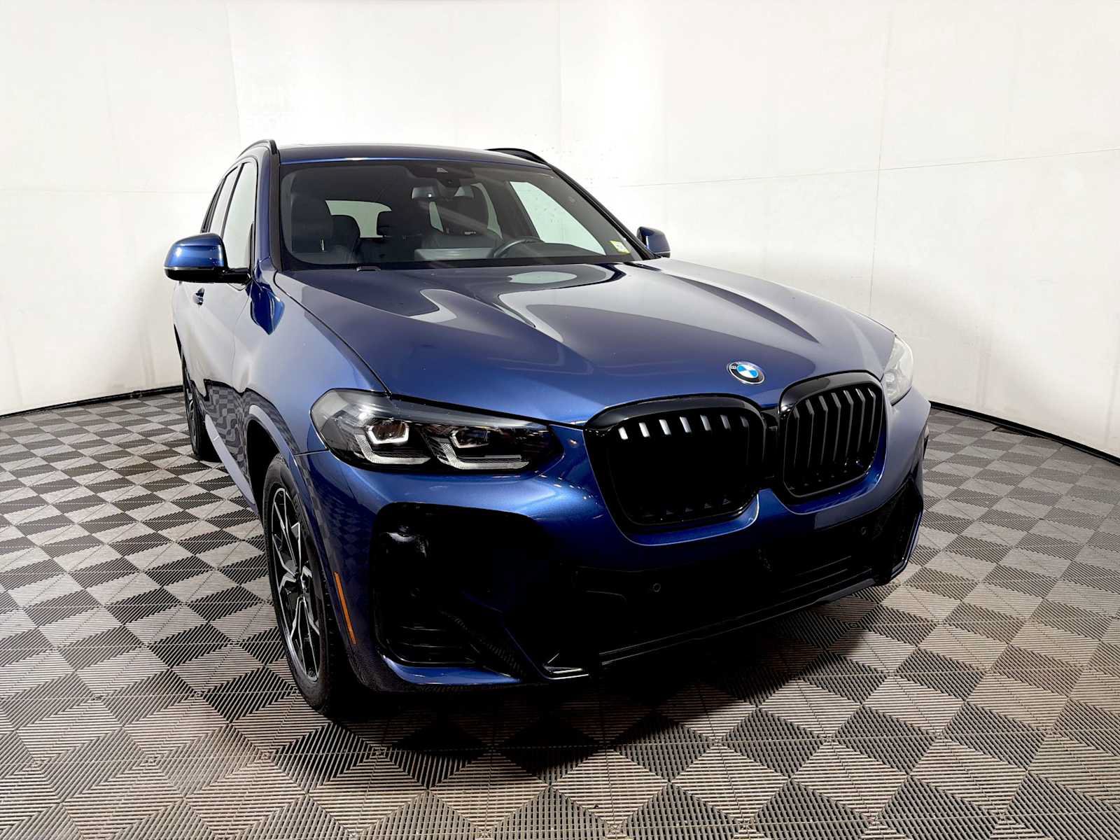 Used 2023 BMW X3 xDrive30i w/ M Sport Package AWD/4WD image 2