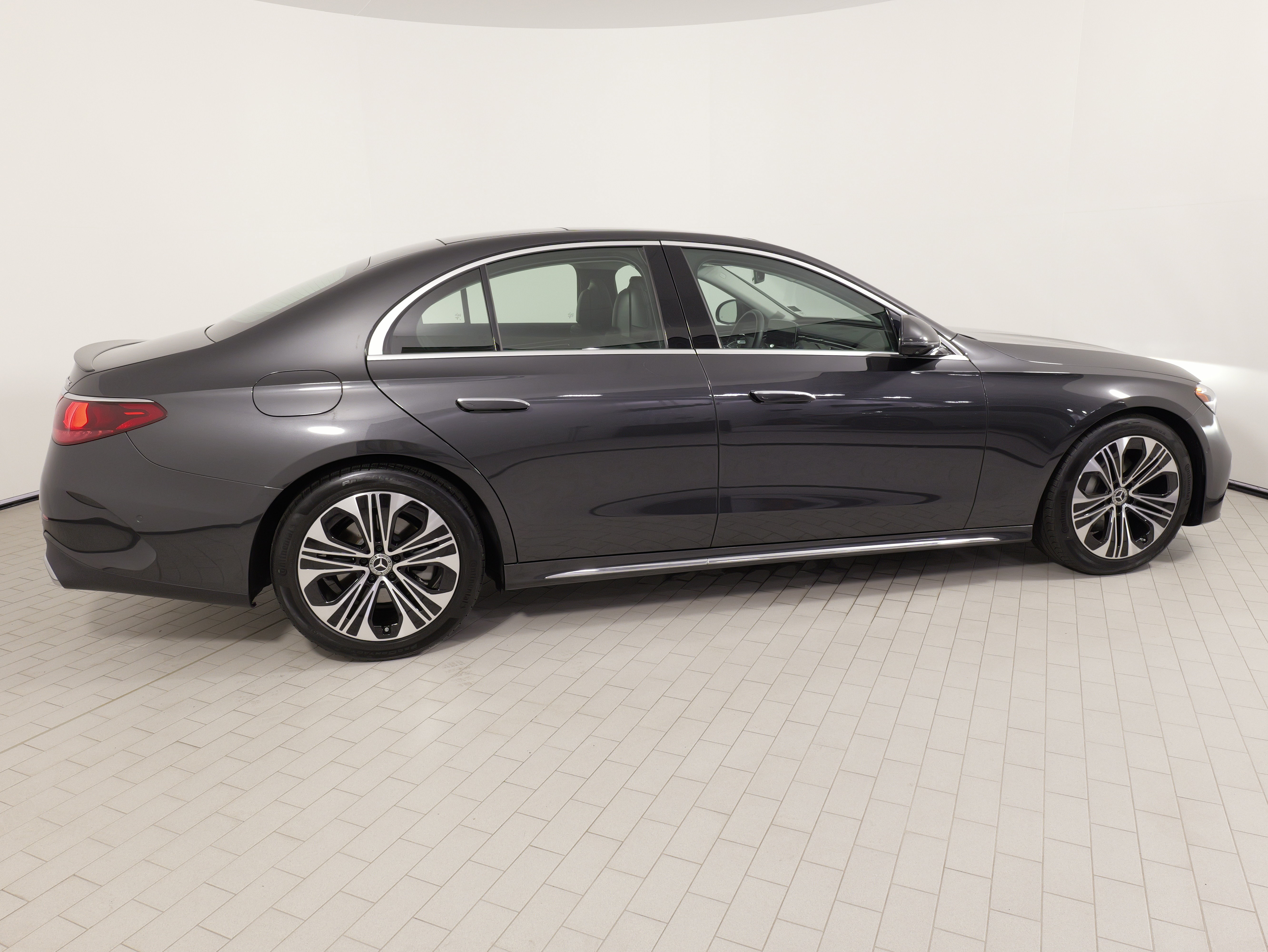 Used 2025 Mercedes-Benz E 350 4MATIC Sedan image 10