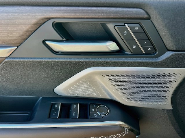 New 2027 GMC Acadia Denali Ultimate FWD image 13