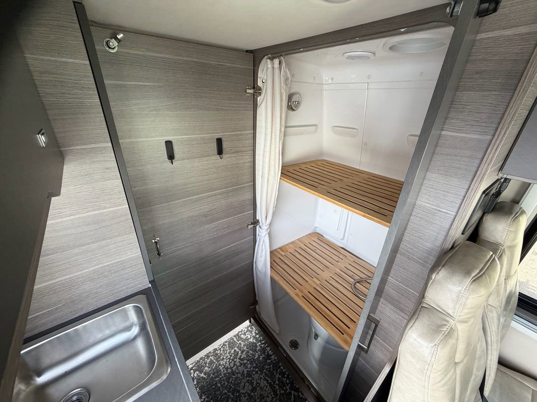 Used 2021 Mercedes-Benz Sprinter 2500 image 22