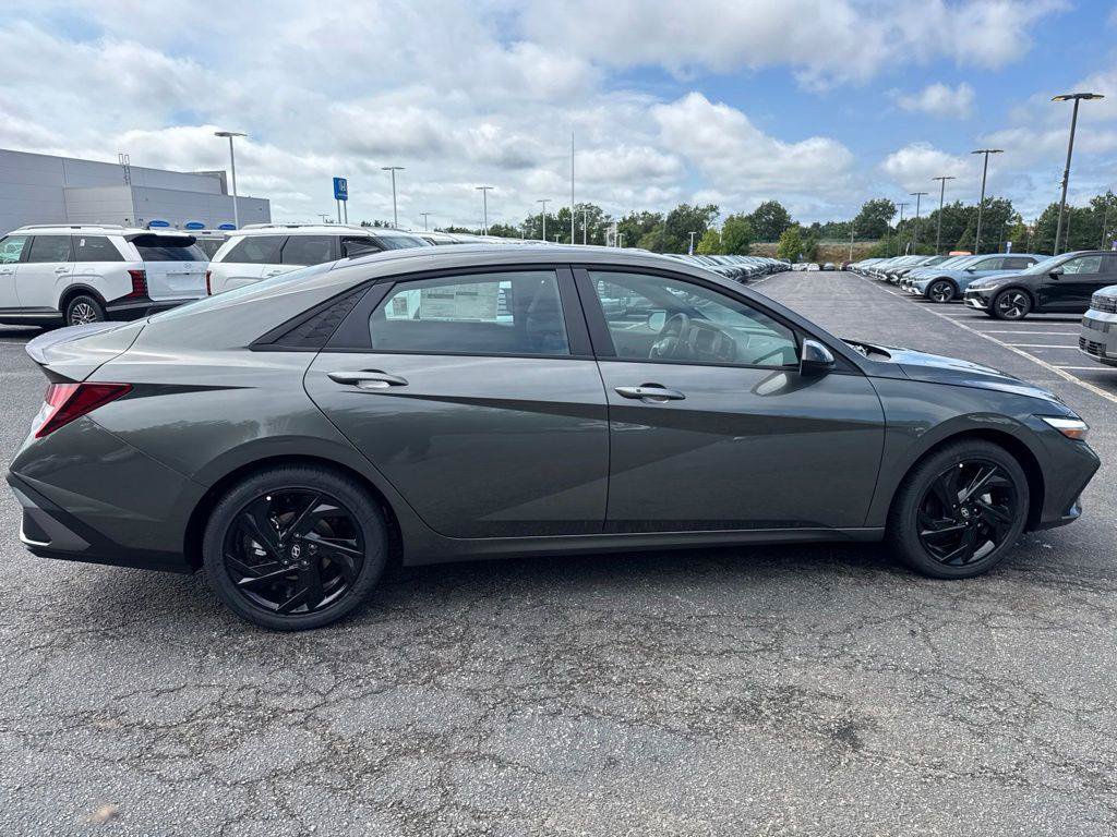 New 2026 Hyundai Elantra SEL Sport FWD image 6