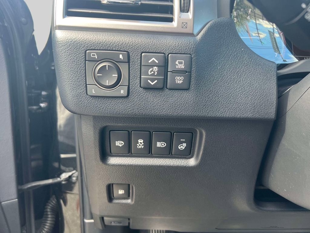 Used 2023 Lexus GX 460 Luxury w/ Sport Design Package image 19